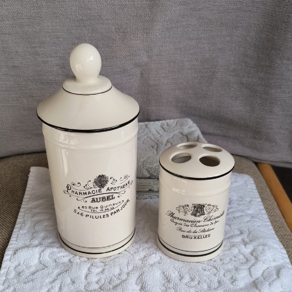 Pottery Barn Cream and Black Apothecary Bath Set - Picture 3 of 12